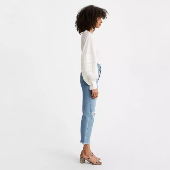 Levi's Wedgie Cropped Fray Hem Distressed High Waist Button Fly Blue Jeans 27 - Picture 4 of 9